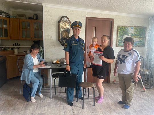 Социаль яклау бүлеге хезмәткәрләре белән берлектә янгын күзәтчелеге бүлеге хезмәткәрләре рейд үткәрде