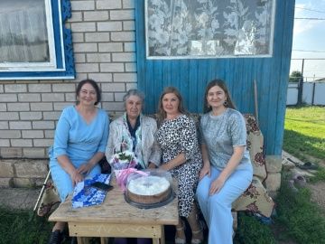 Тат.Шуран урта мәктәбе чыгарылышлары очрашуы: 25 елдан соң хатирәләр