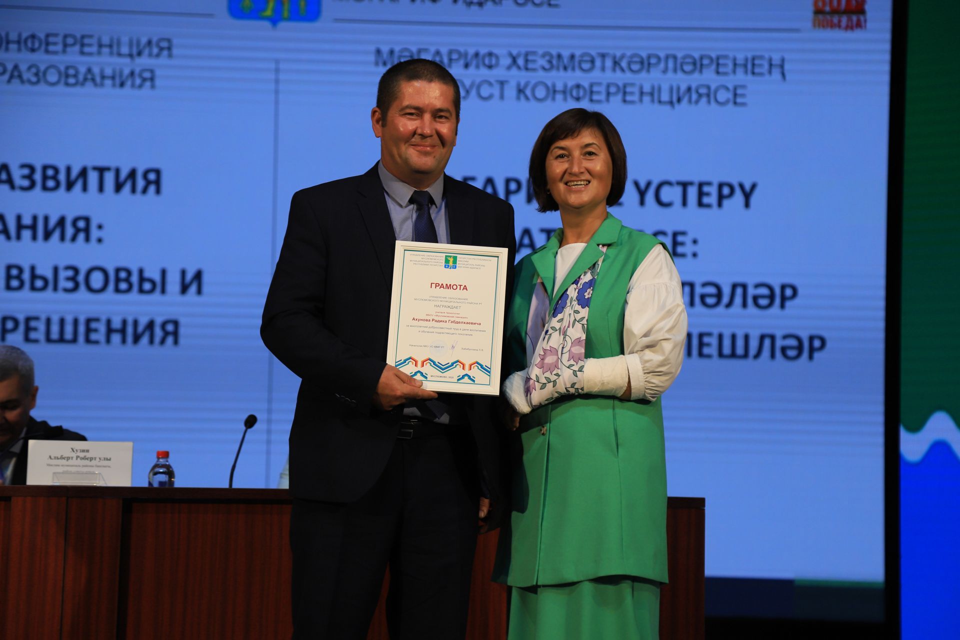 Бүген укытучылар киңәшмәсе узды