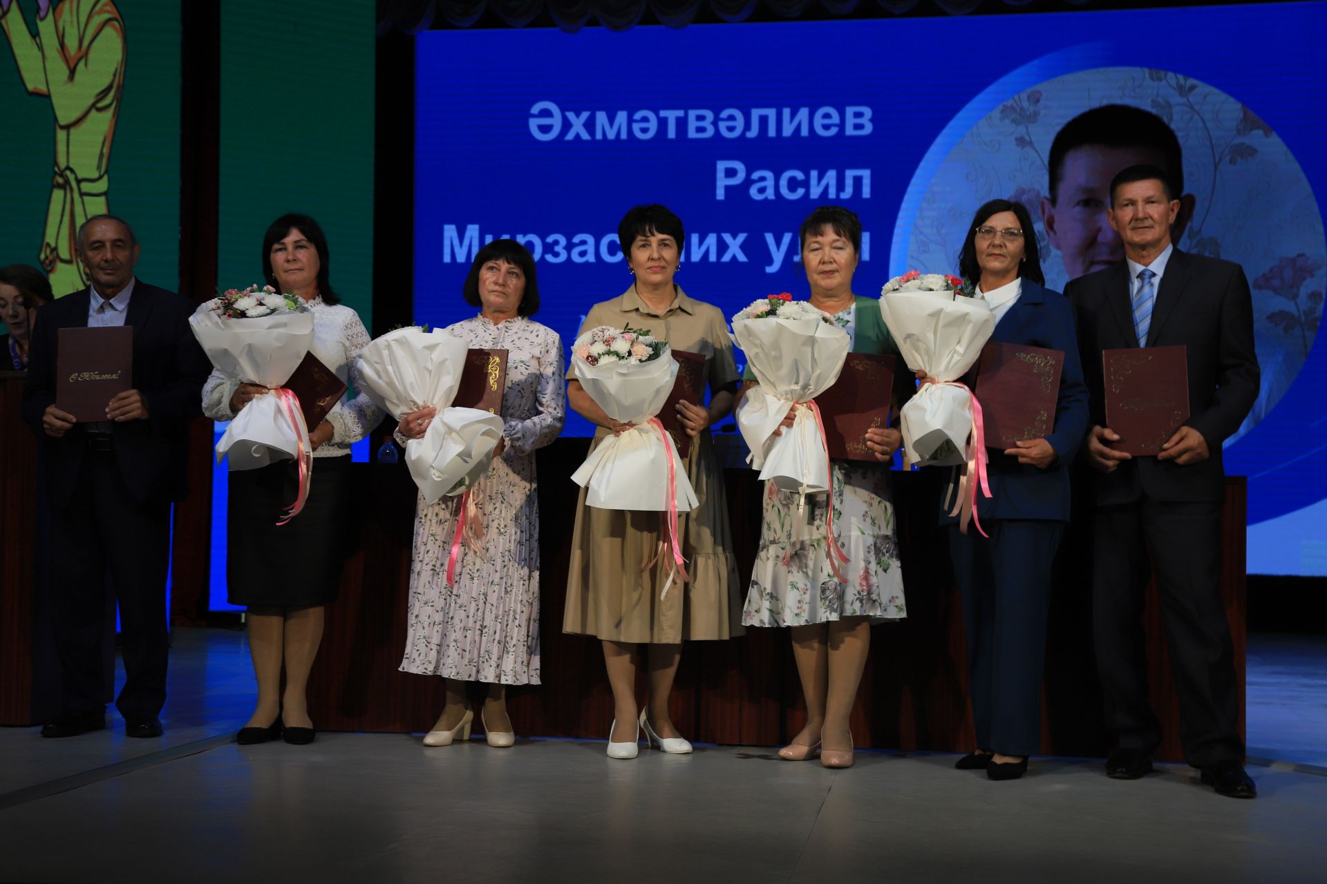 Бүген укытучылар киңәшмәсе узды
