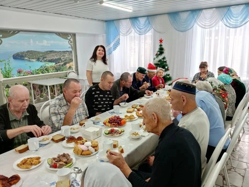 Мөслим картлар һәм инвалидлар йортында кунаклар булды