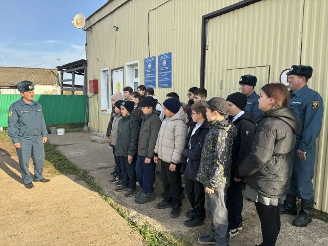 Укучылар янгын сүндерүчеләрнең эше белән танышты