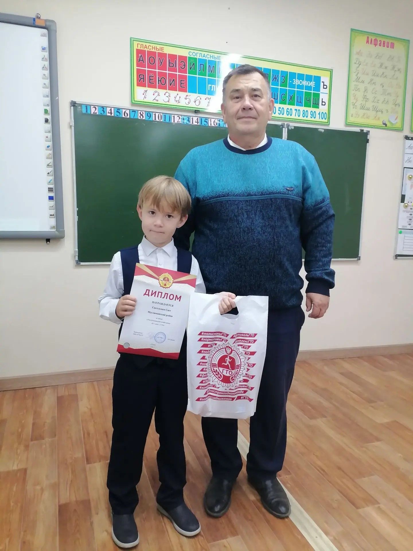 Мөслим лицееның беренче сыйныф укучысы республика бәйгесендә җиңү яулады!