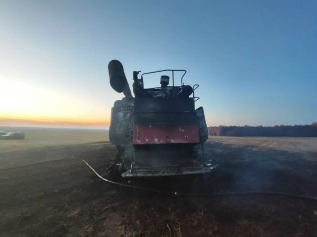 Яңа Усы авылы янындагы басуда “Полесье” маркалы комбайнга ут капкан
