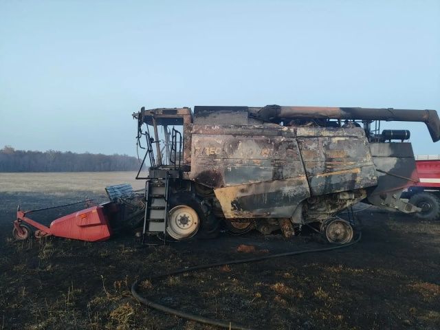 Яңа Усы авылы янындагы басуда “Полесье” маркалы комбайнга ут капкан