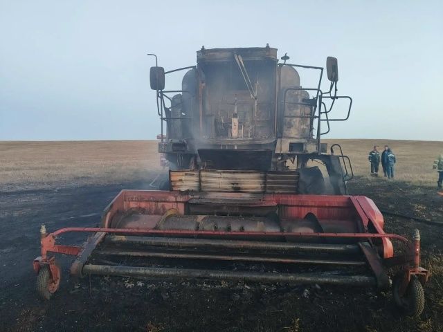 Яңа Усы авылы янындагы басуда “Полесье” маркалы комбайнга ут капкан