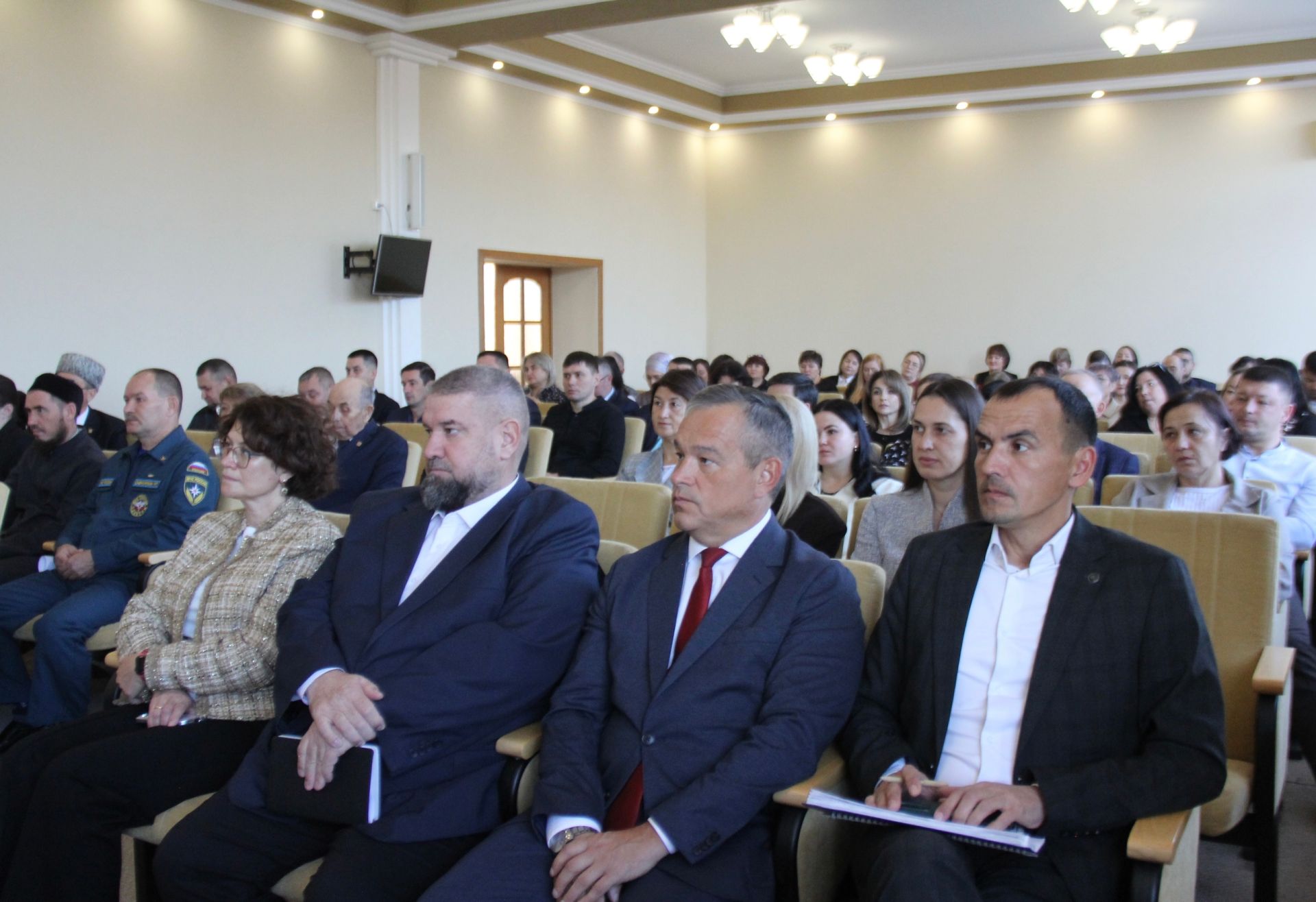 Кичә район хакимиятенең актлар залында чираттагы киңәйтелгән киңәшмә узды