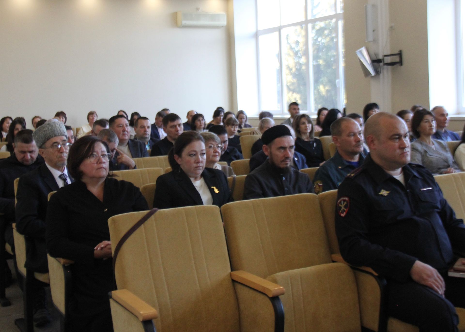 Кичә район хакимиятенең актлар залында чираттагы киңәйтелгән киңәшмә узды
