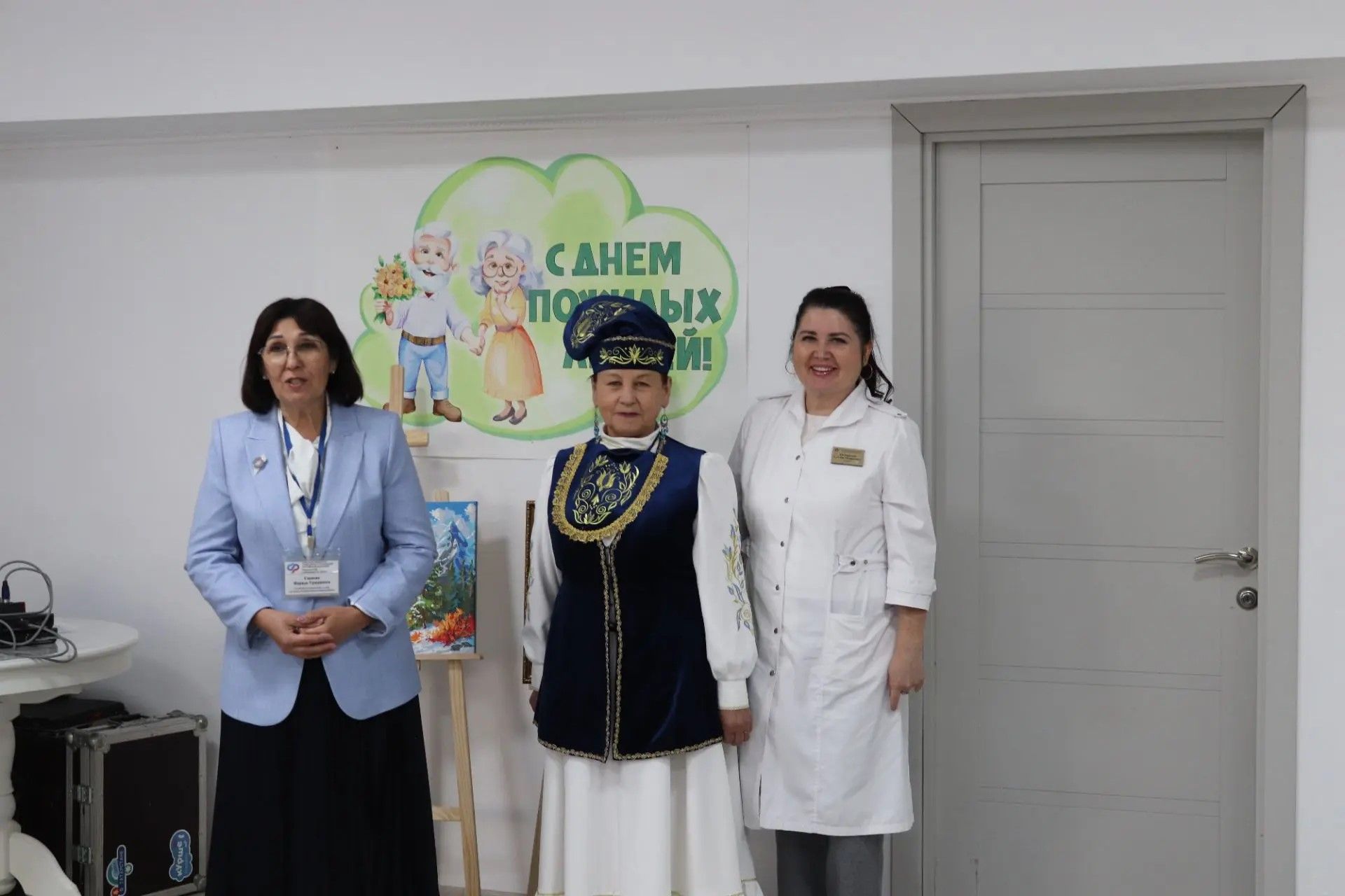 Мөслим картлар интернатында өлкәннәрне бәйрәм белән тәбрикләделәр