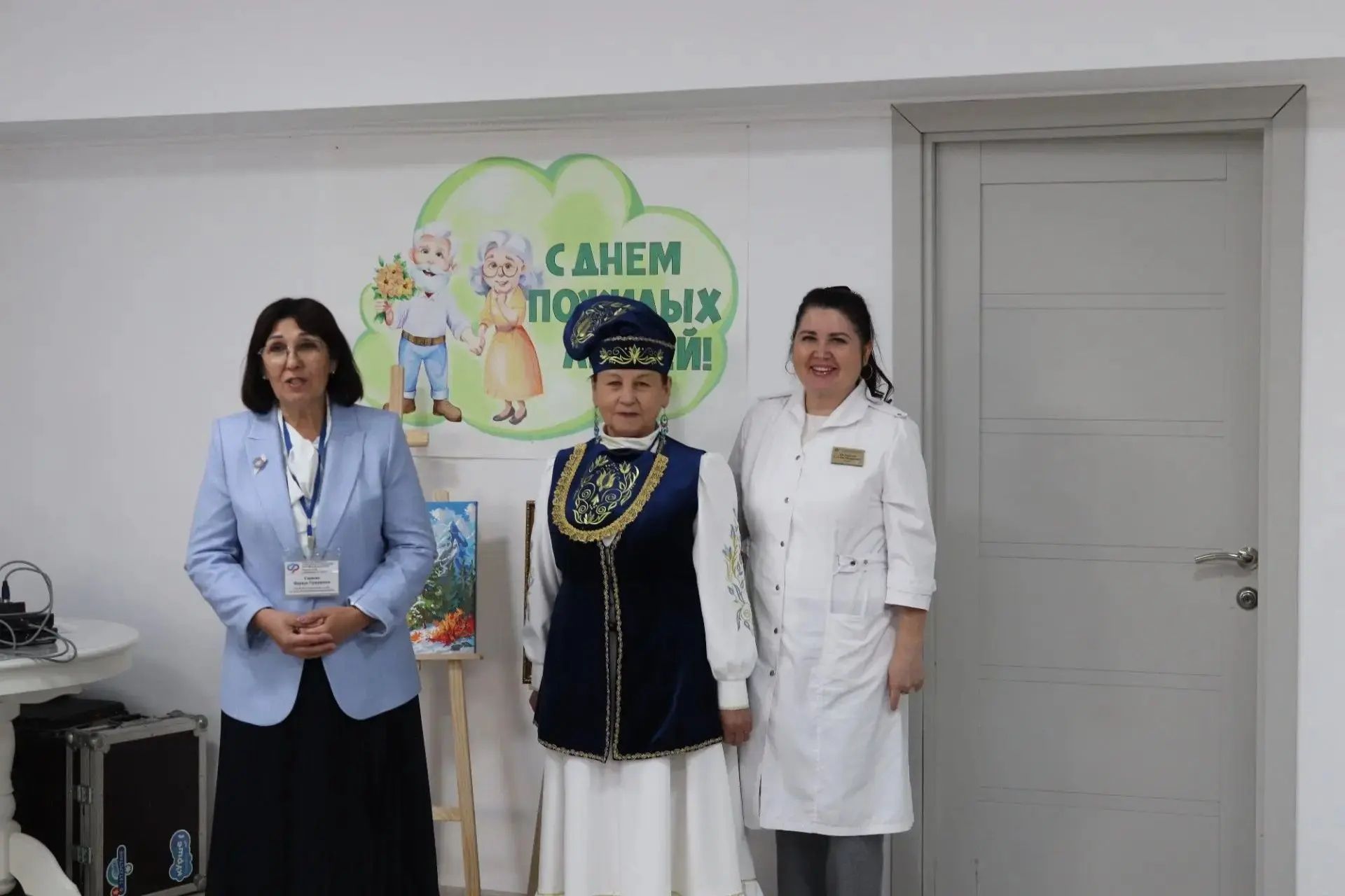 Өлкәннәр декадасы уңаеннан Мөслим картлар һәм инвалидлар йортында матур концерт узды.
