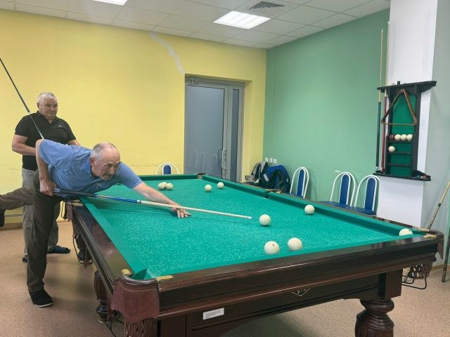 Пенсионерлар арасында бильярд турниры
