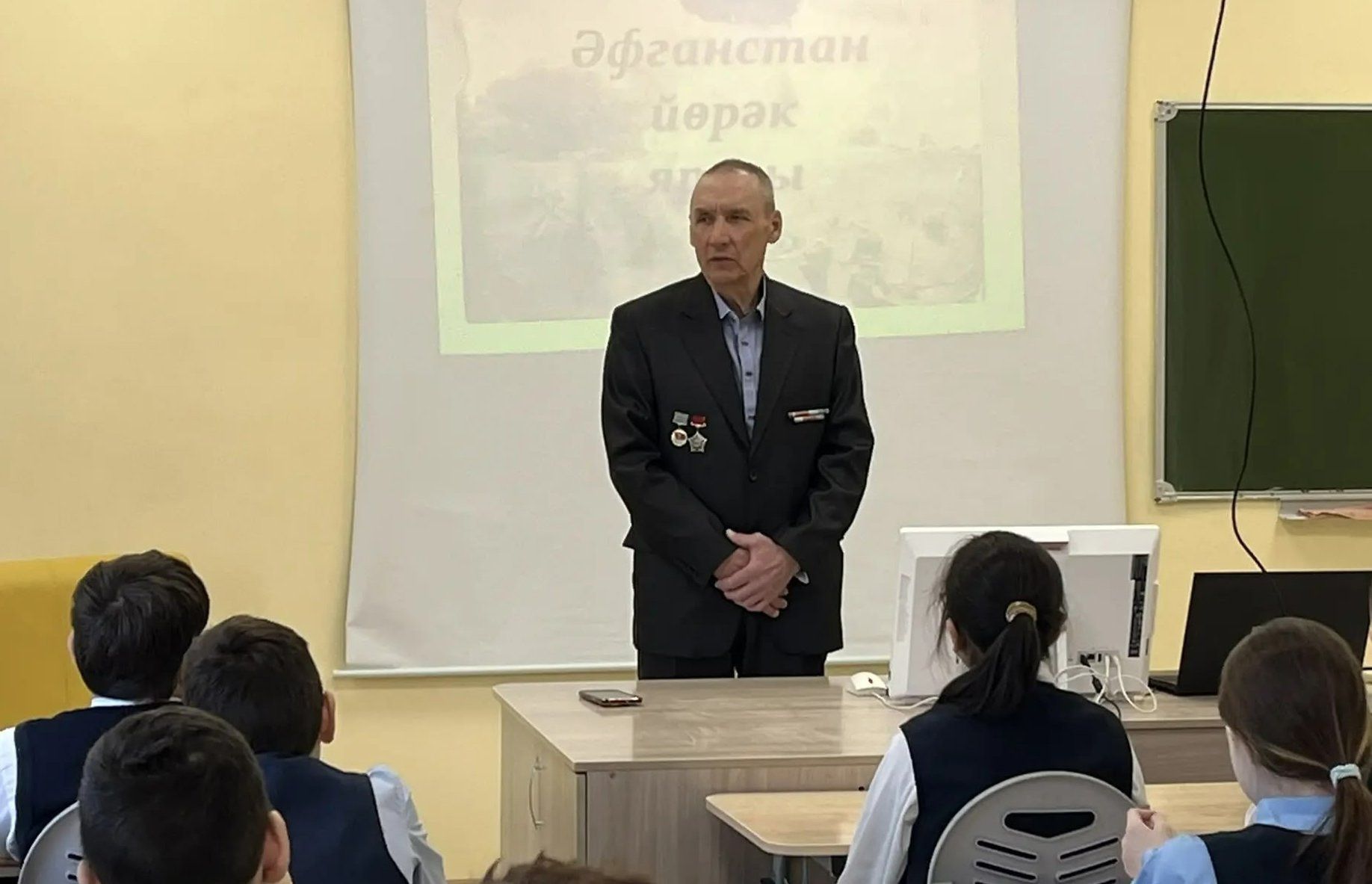 Мөслим лицеенда  “Әфганстан – йөрәк ярасы” темасына  тәрбия сәгате узды