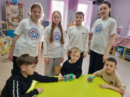 Мөслим лицееның «Яшь армиячеләр» отряды «Карлыгач» балалар бакчасында кунакта булды