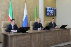 Район башлыгы Альберт Хуҗин оешма-предприятие җитәкчеләре белән киңәшмә уздырды