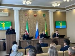 Район башлыгы Альберт Хуҗин оешма-предприятие җитәкчеләре белән киңәшмә уздырды