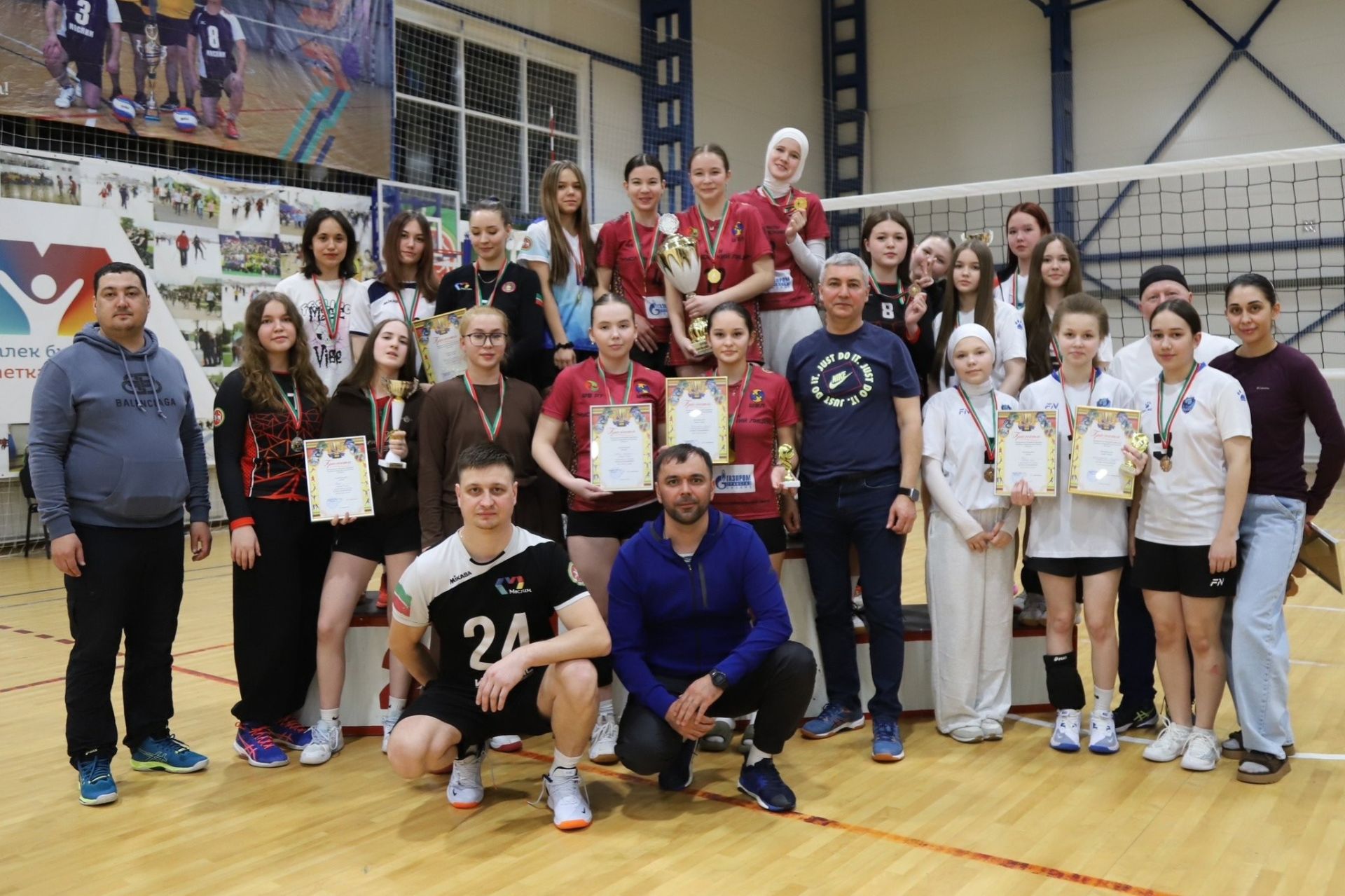 Көчлеләр кубогының җиңүчеләре һәм иң яхшы уенчылары билгеле