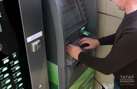 Юрист табылган банк картасын кулланган өчен нинди җәза булганын искәртте