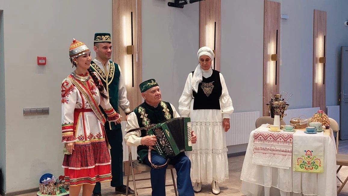 “Мин - милләтемнең киләчәге, горурлыгы”: район сәхнәсендә яшь буын үз тамырларын барлады