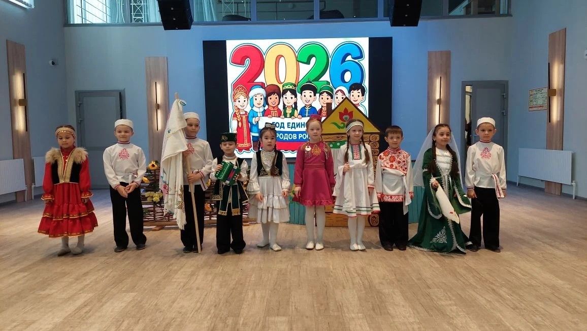 “Мин - милләтемнең киләчәге, горурлыгы”: район сәхнәсендә яшь буын үз тамырларын барлады
