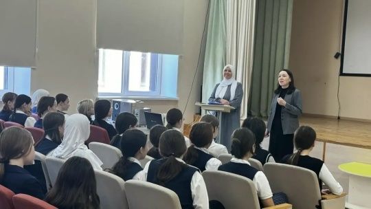 Табиблар белән очрашу: егет-кызларга җенси җитлегү турында