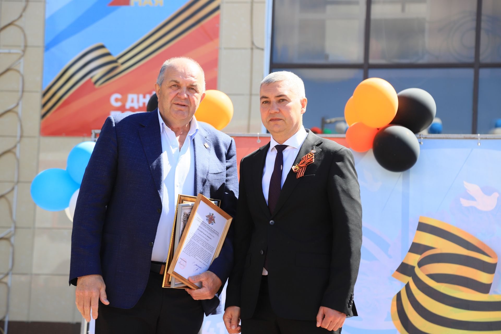 Җиңү бәйрәменнән театральләштерелгән күренеш һәм район җитәкчелеге котлавы