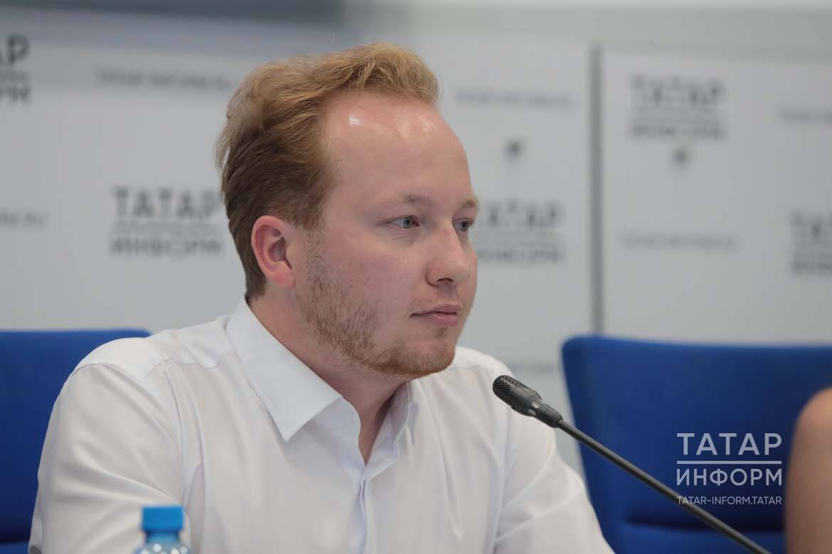 Алмаз Хәлиуллин: Татар кызы әдәп тә сакларга, замана белән дә бергә атларга тиеш