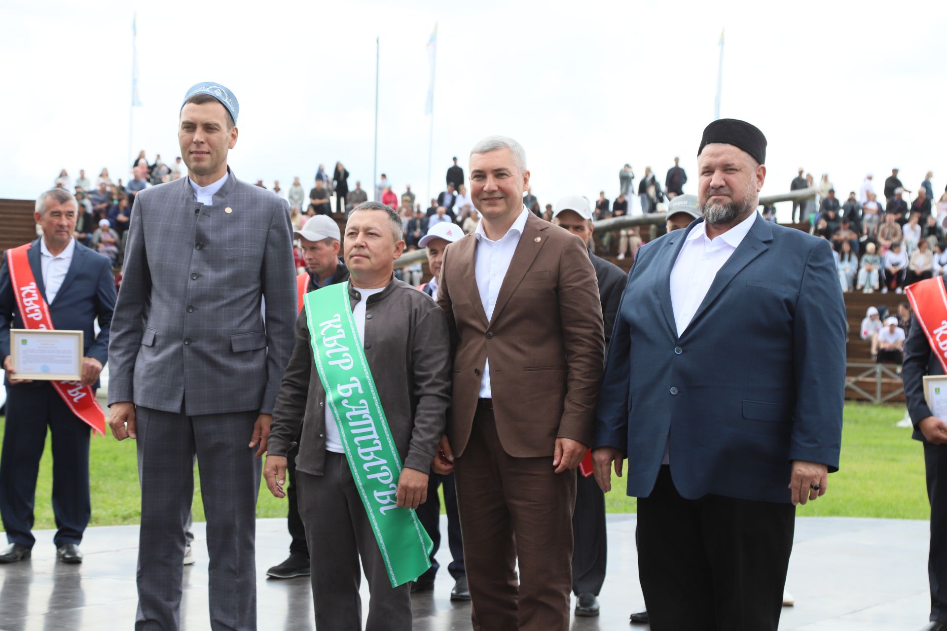 Батыр исеме горур яңгырый