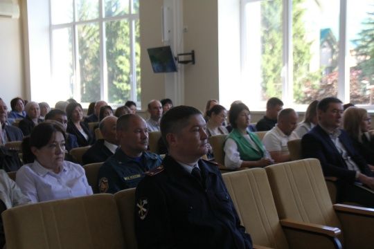 Альберт Хуҗин милли бәйрәмгә әзерлек һәм чисталык мәсьәләләре буенча киңәшмә үткәрде