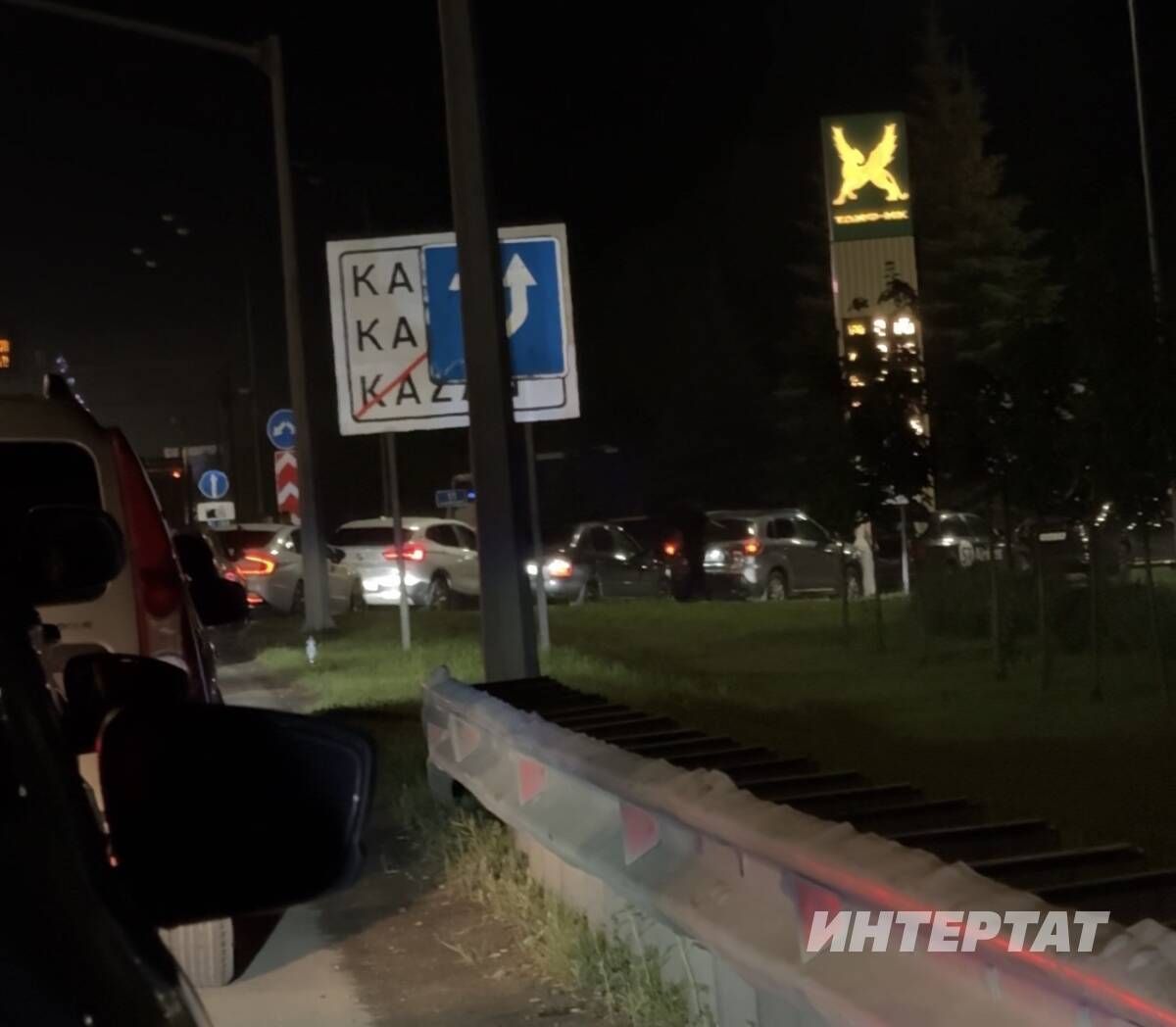 15 тоннаны 6 сәгатьтә алалар: Татарстанда бензинга ихтыяҗ нигә артты?