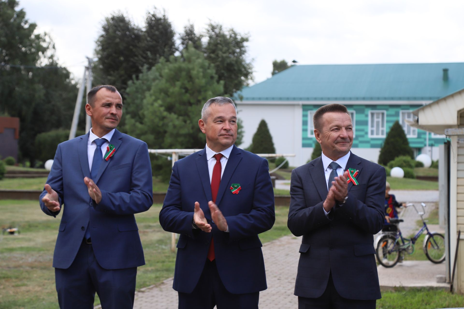 Мөслимдә Республика көнен хезмәт алдынгыларын хөрмәтләүдән башладылар