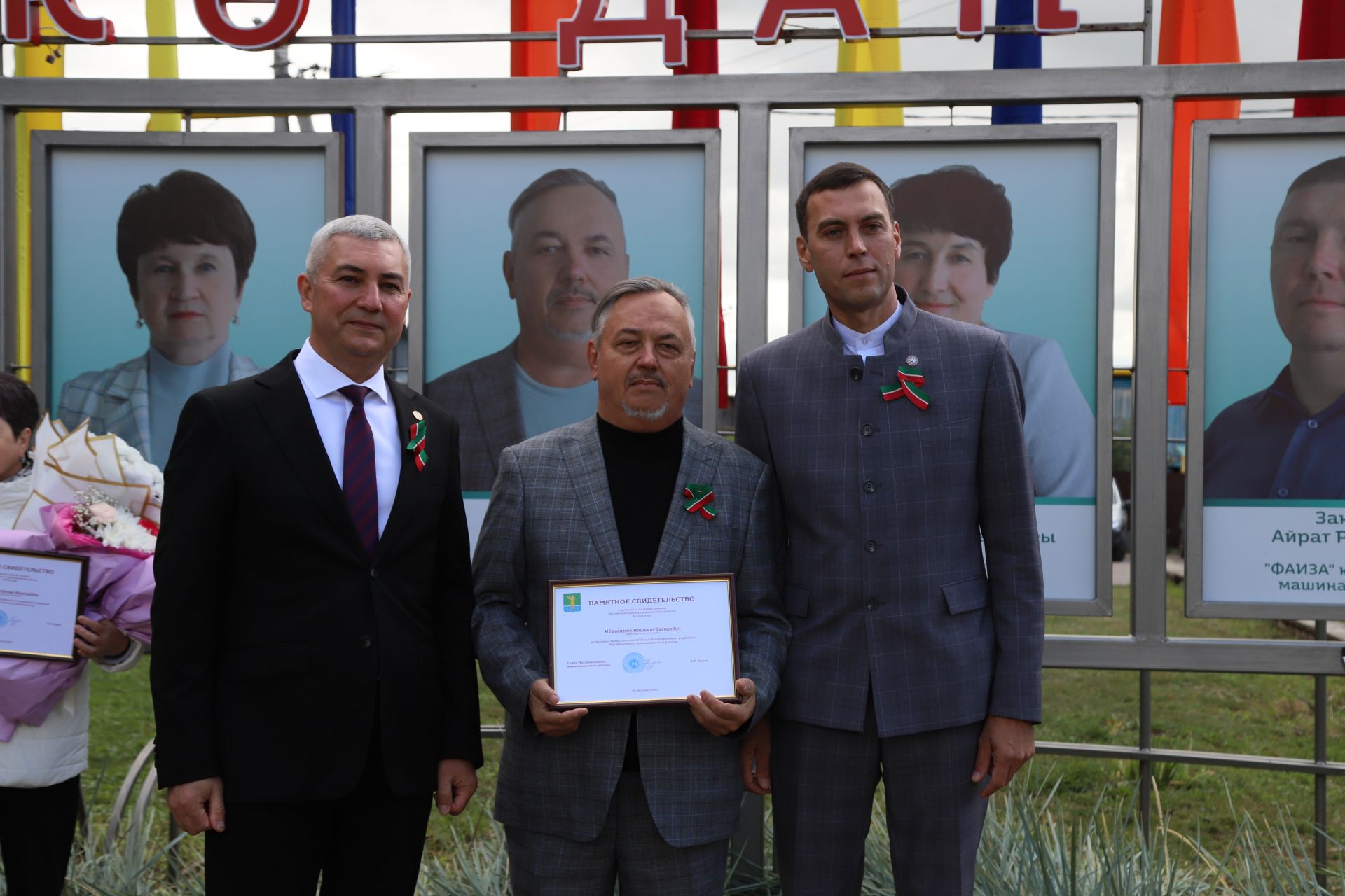 Мөслимдә Республика көнен хезмәт алдынгыларын хөрмәтләүдән башладылар