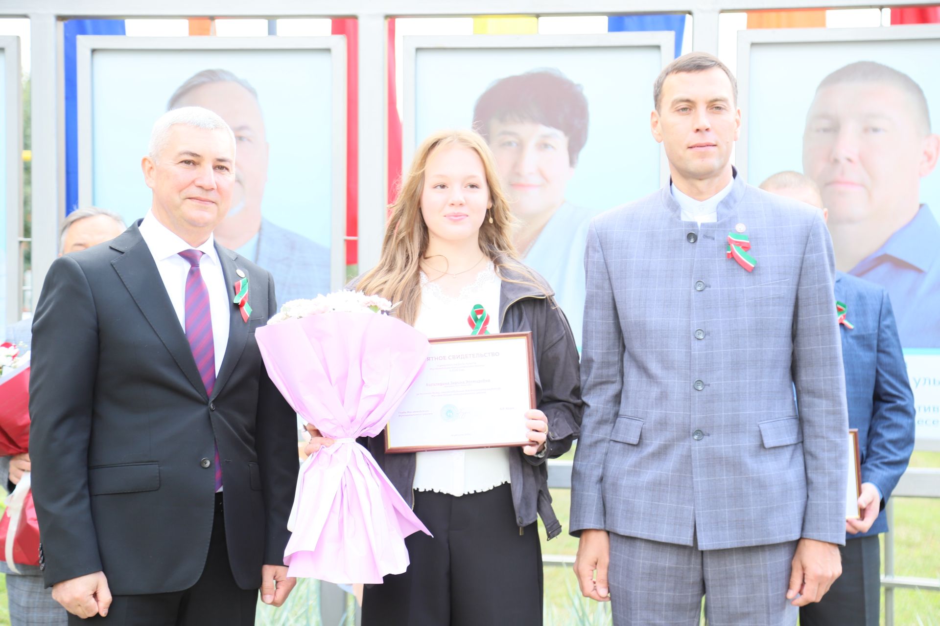 Мөслимдә Республика көнен хезмәт алдынгыларын хөрмәтләүдән башладылар