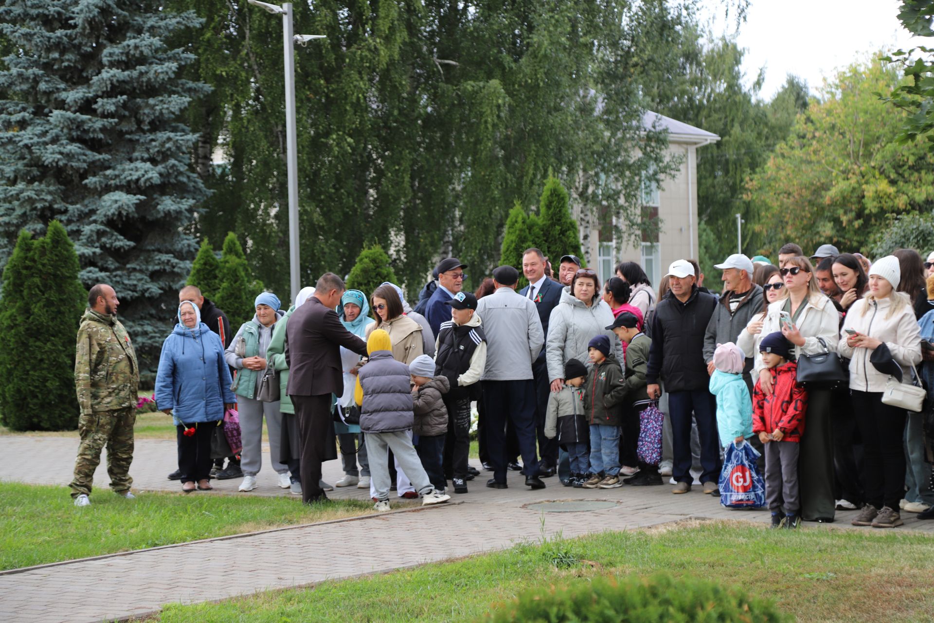 Мөслимдә Республика көнен хезмәт алдынгыларын хөрмәтләүдән башладылар