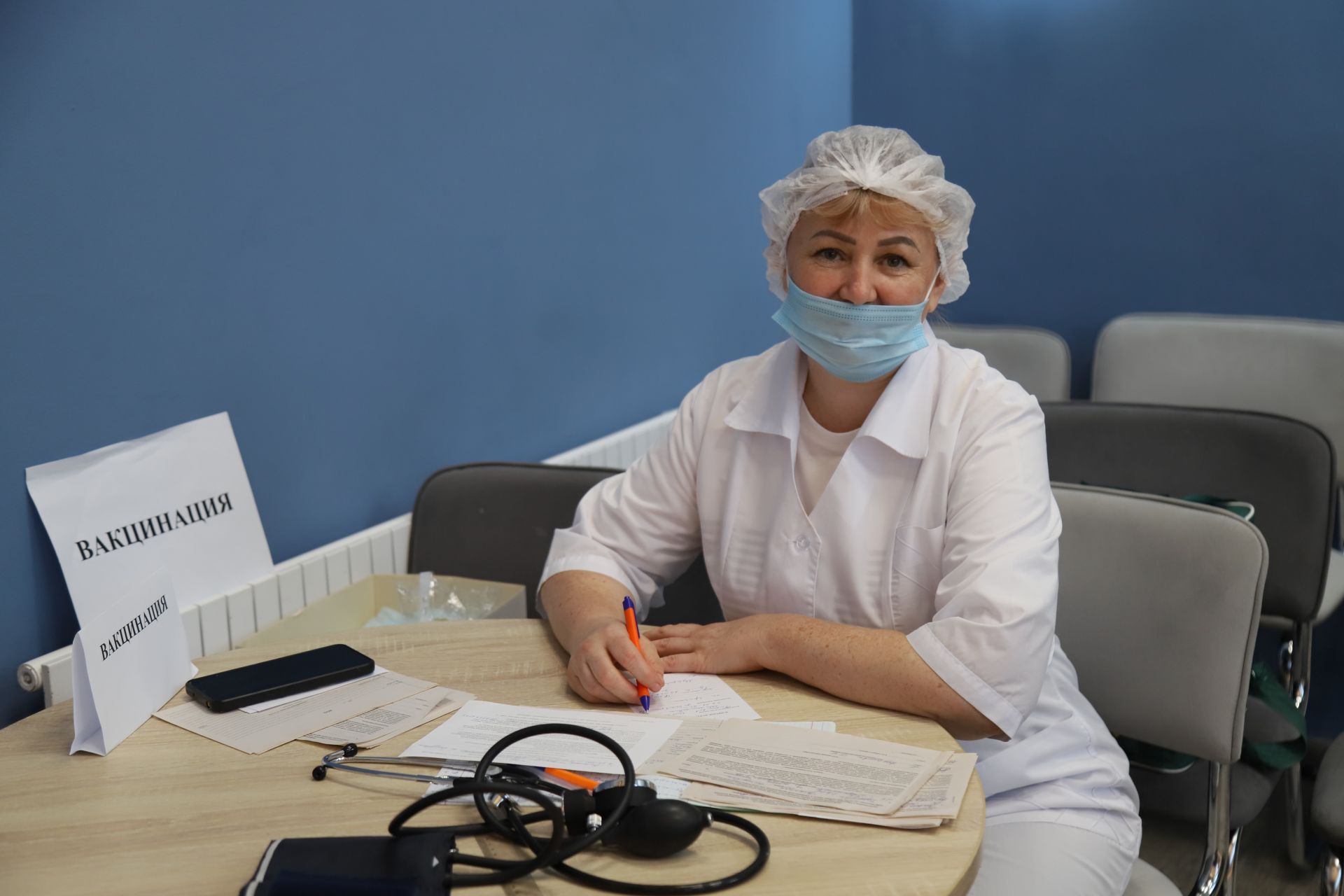 1986 санлы сайлау участогында иртәдән үк яшьләр тавыш бирә