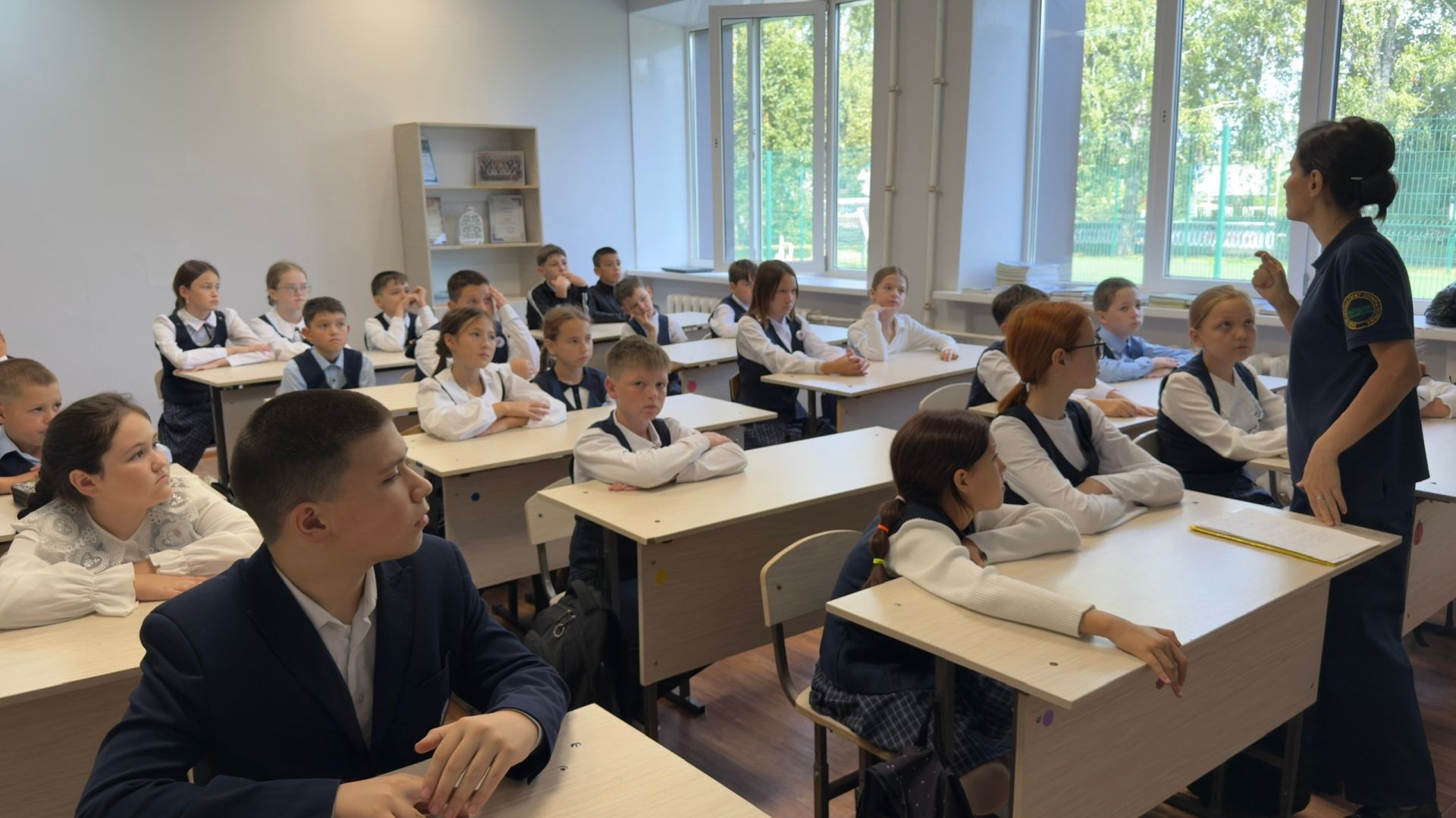 «Тормыш тамчысы»: районыбыз мәктәпләрендә терроризм корбаннарын искә алдылар