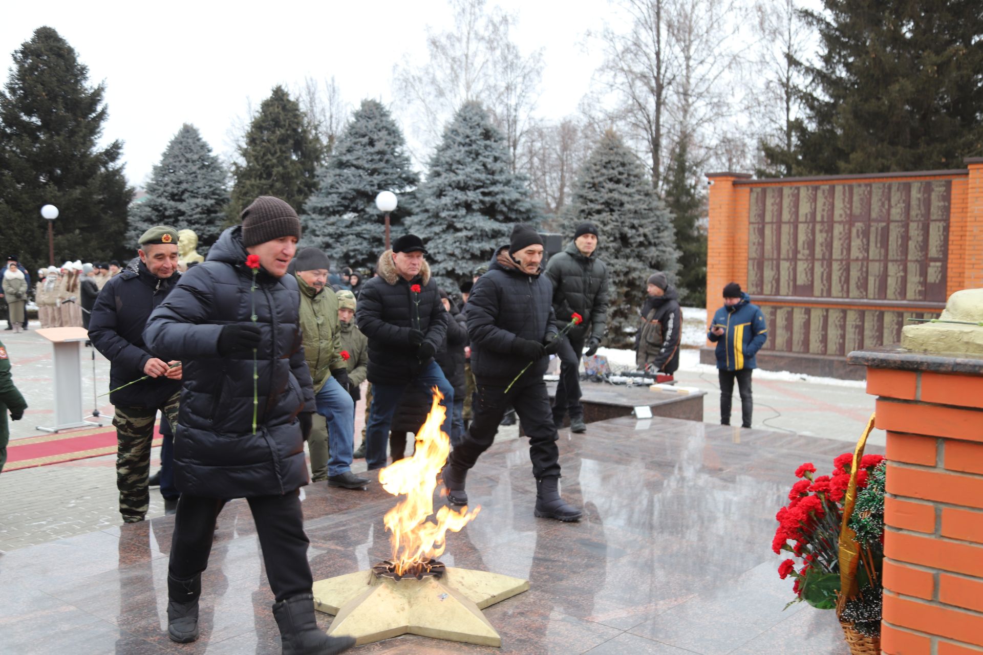 Ватан Геройлары көне уңаеннан мемориаль комплекста митинг узды