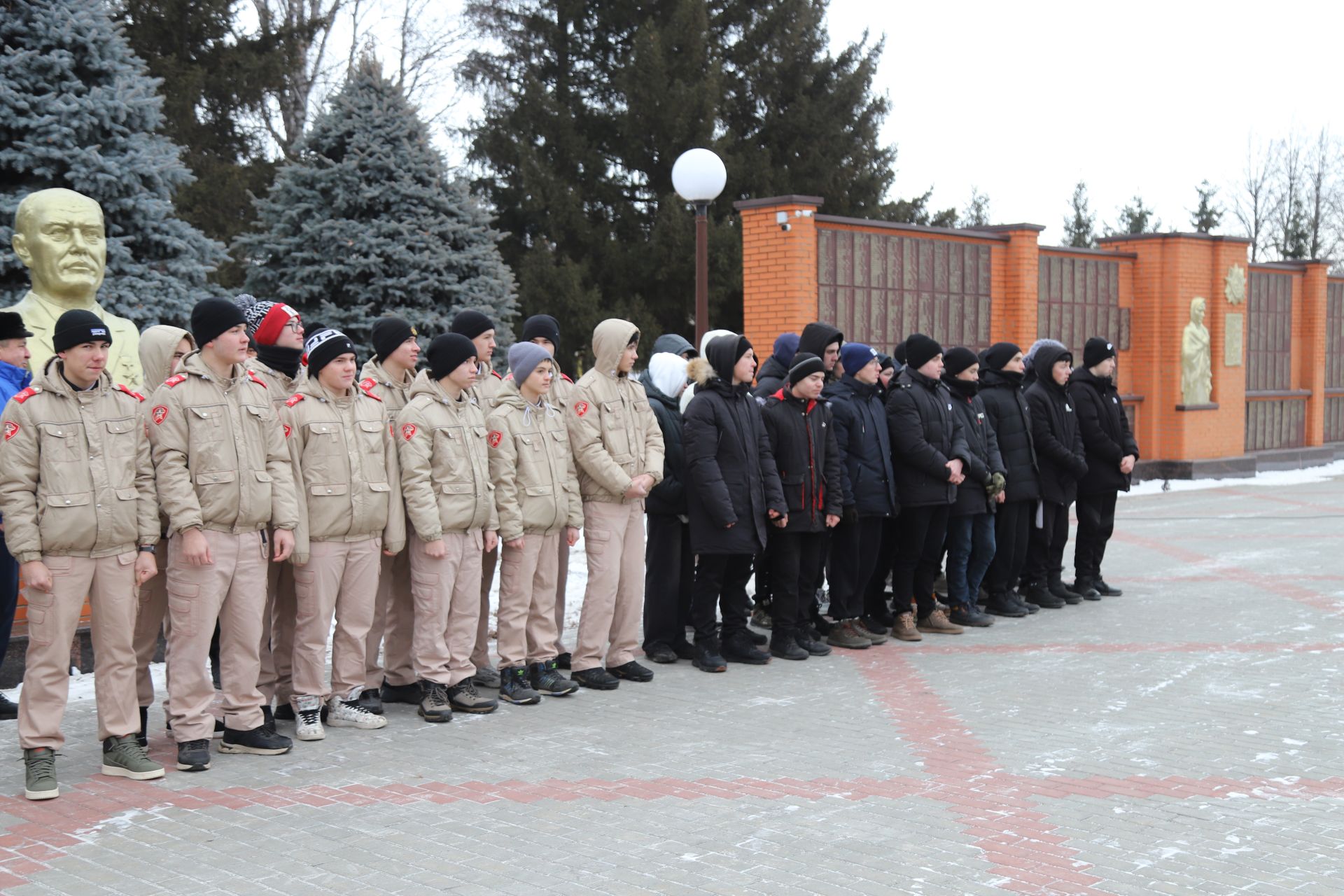 Ватан Геройлары көне уңаеннан мемориаль комплекста митинг узды