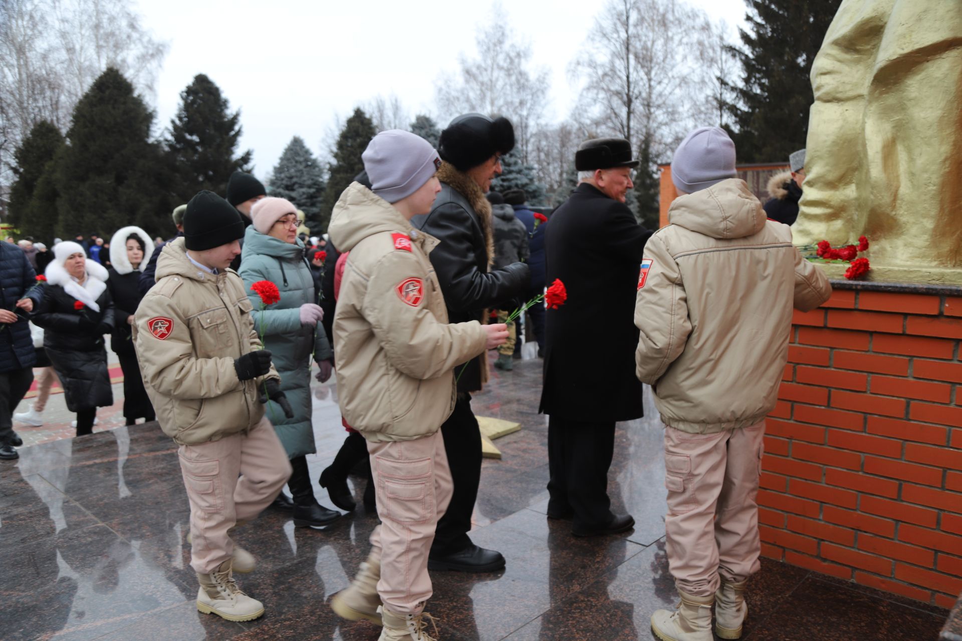 Ватан Геройлары көне уңаеннан мемориаль комплекста митинг узды