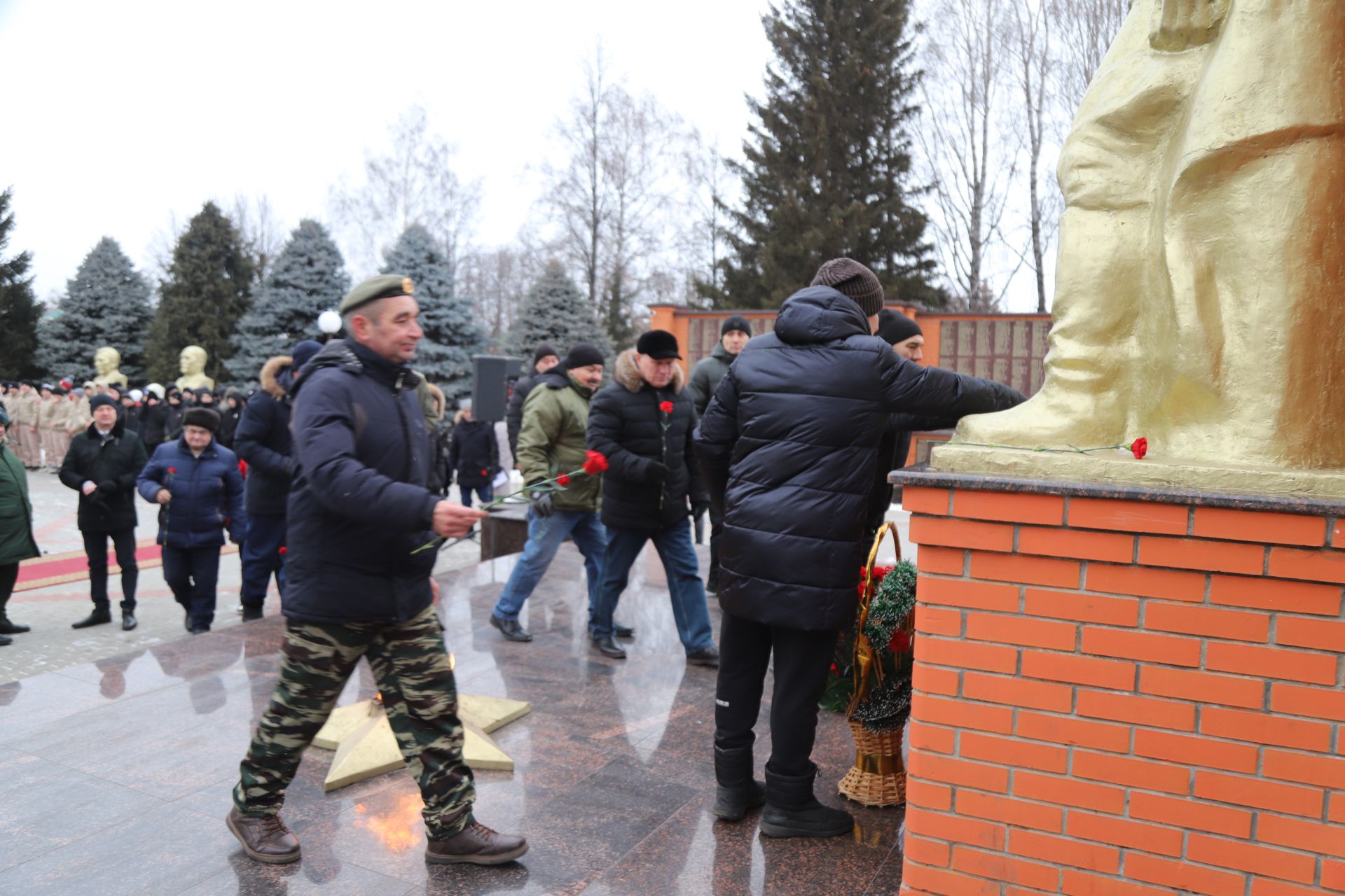 Ватан Геройлары көне уңаеннан мемориаль комплекста митинг узды