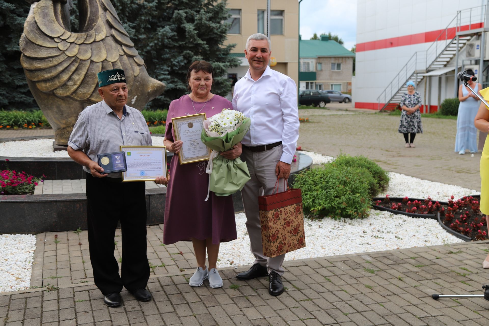 8 июль – Гаилә, мәхәббәт һәм тугрылык көне
