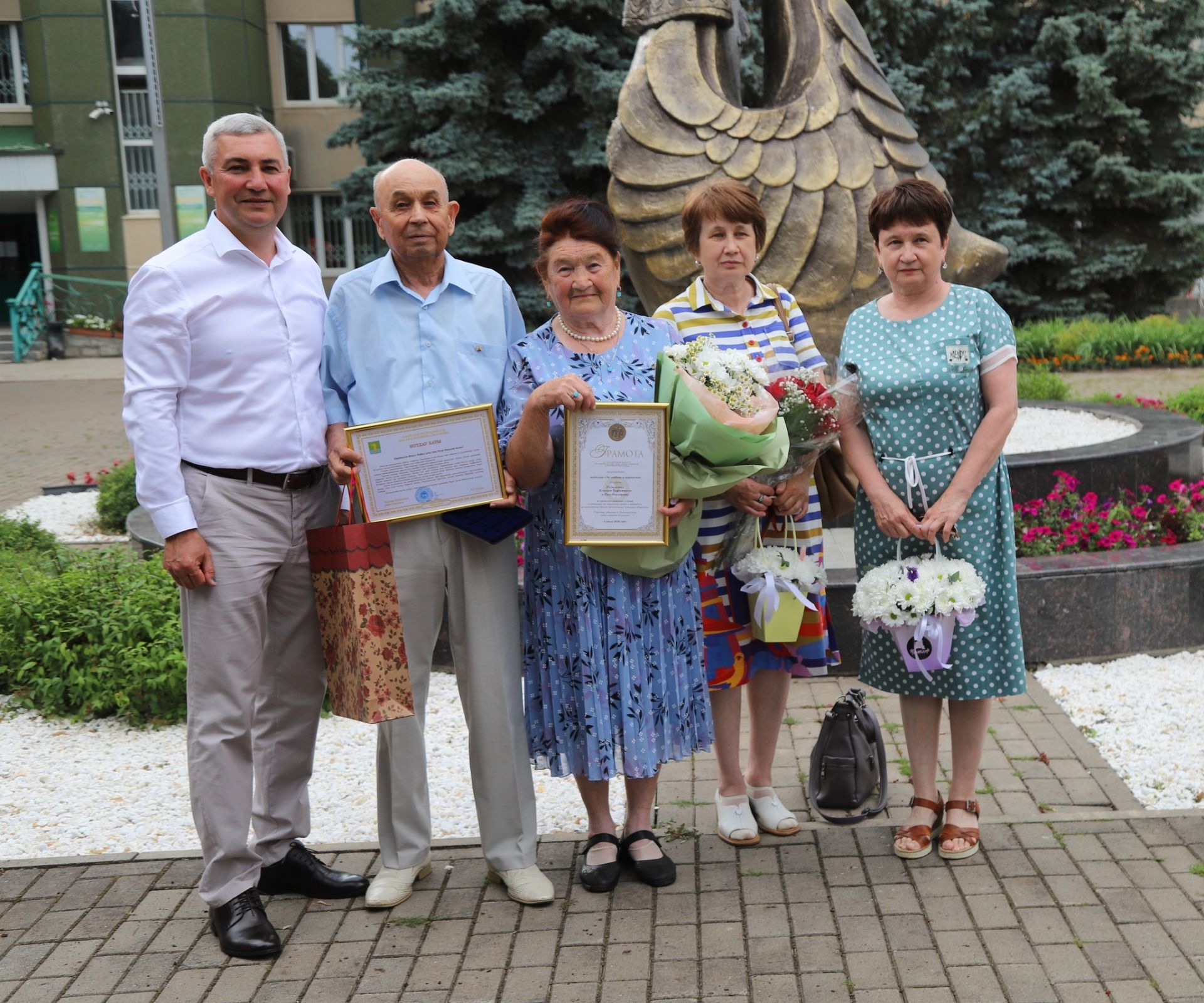 8 июль – Гаилә, мәхәббәт һәм тугрылык көне