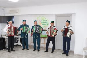 Мөслим картлар интернатында өлкәннәрне бәйрәм белән тәбрикләделәр