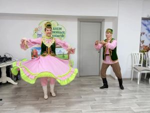 Өлкәннәр декадасы уңаеннан Мөслим картлар һәм инвалидлар йортында матур концерт узды.
