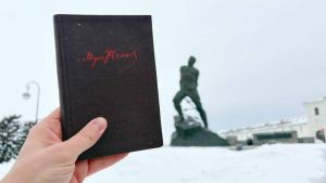 Депутат Вольфсон Җәлилнең музей-фатирына «Моабит дәфтәренең» сирәк басмасын бүләк итте