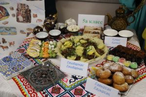 Дуслык белән көчле без!