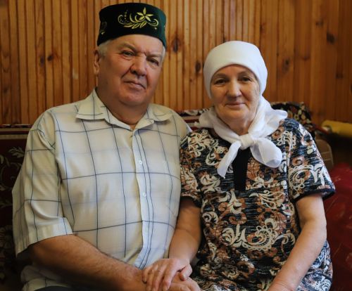 Гомерне мәктәпкә багышлау: Олы Чакмактагы укытучылар гаиләсенең тарихы