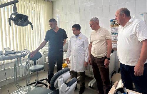 Илгиз Исламов Мөслим хастаханәсенә медицина җиһазлары бүләк итте