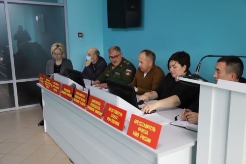 Армиягә китә егетләр