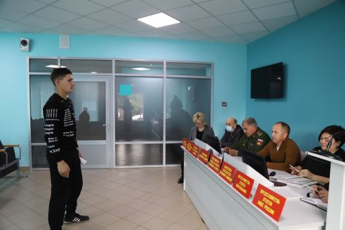 Армиягә китә егетләр