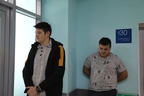 Армиягә китә егетләр